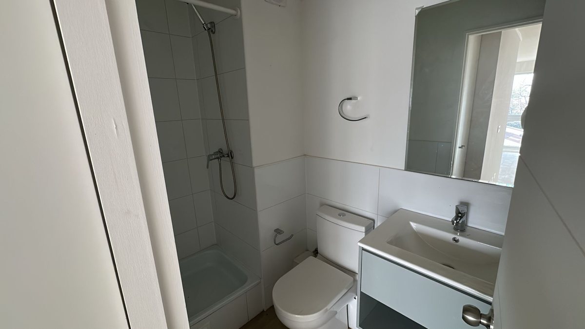Baño de un departamento modelo A3 del Edificio Don Tomás