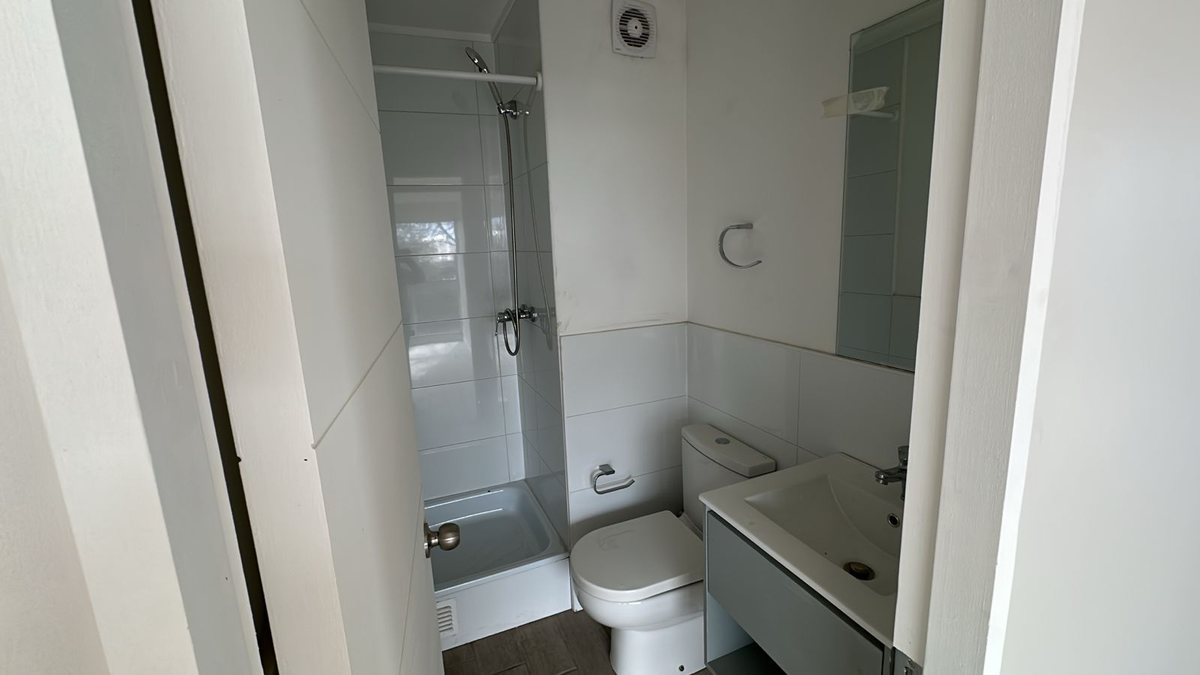 Baño 2 de un departamento modelo E1b del Edificio Don Tomás
