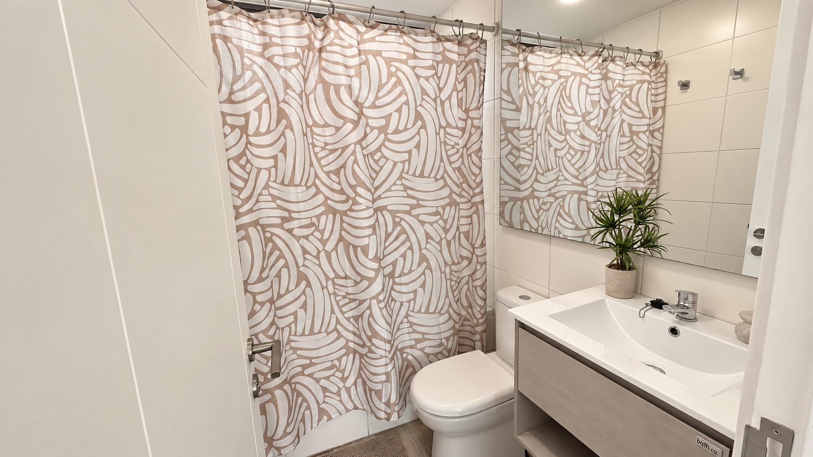 Ba&ntilde;o de un 2 dormitorios 1 ba&ntilde;o, Edificio Don Rafael