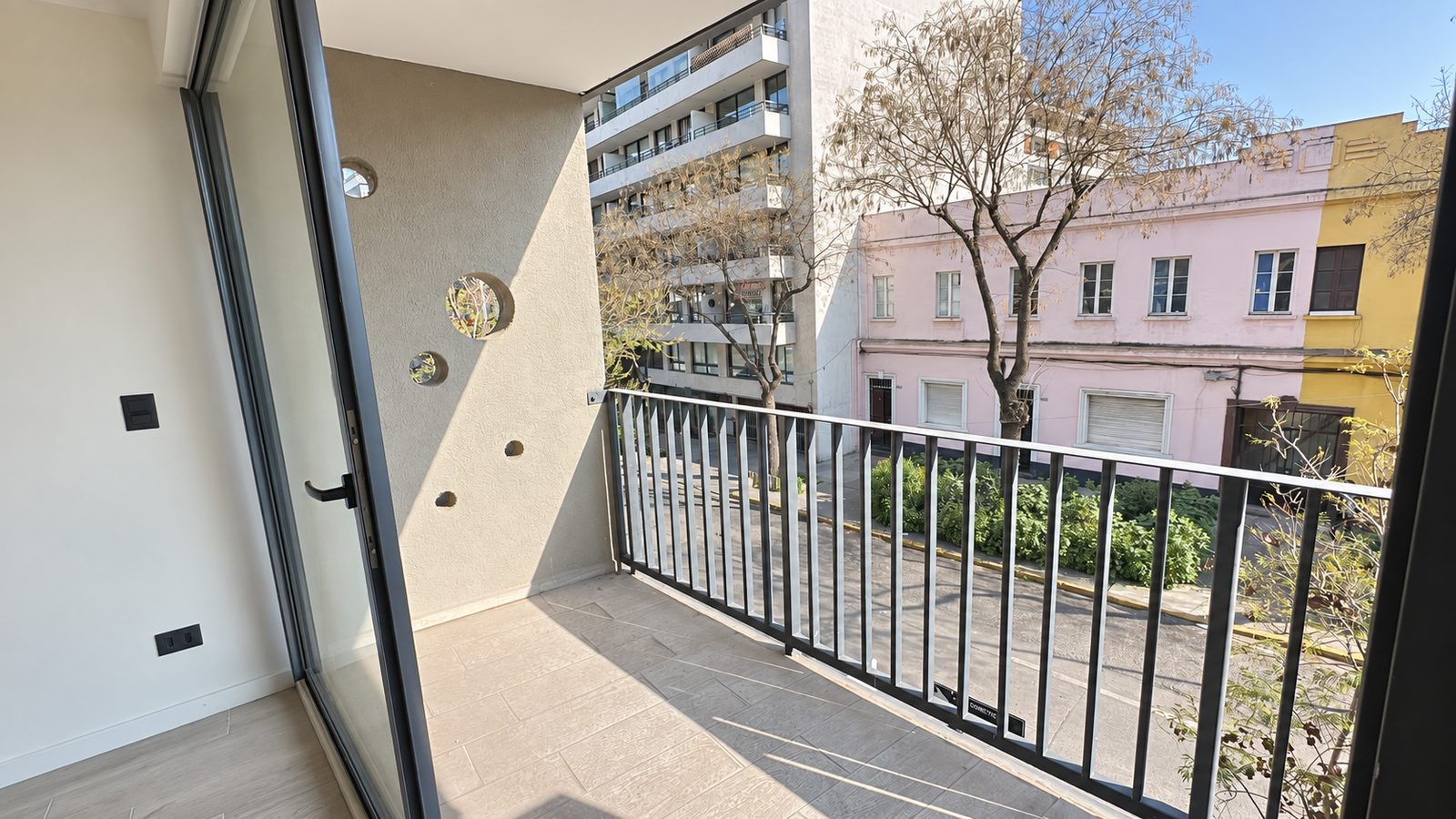 Terraza de un estudio orientaci&oacute;n norte, Edificio Don Rafael
